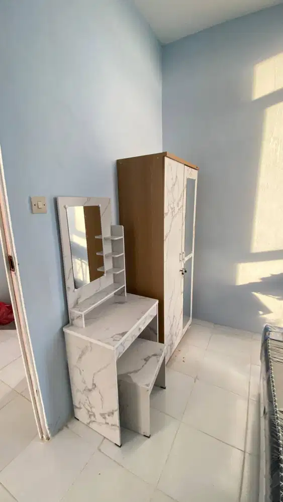 PROMO SET LEMARI PAKAIAN 2 PINTU KACA PANJANG DAN MEJA RIAS SALE