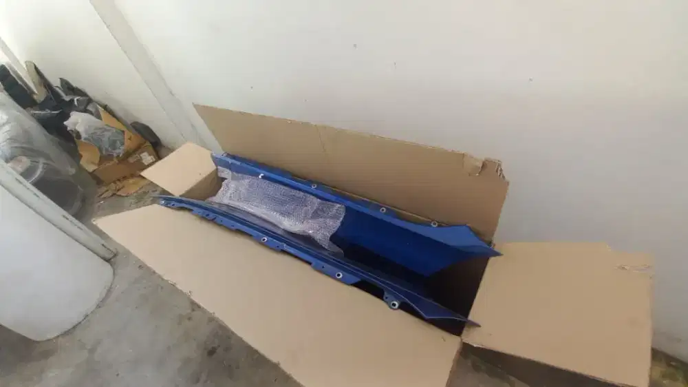 body kap bmw 330i 2024/2025 warna biru