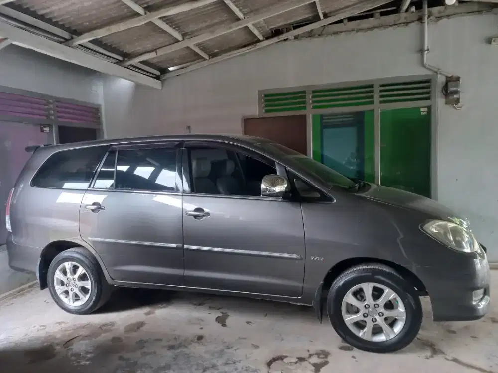 Toyota Kijang Innova 2.0 V Matic Tahun 2009 Warna Abu-Abu