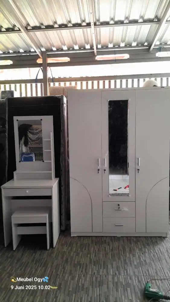 PROMO SET LEMARI PAKAIAN 3 PINTU DAN MEJA RIAS PUTIH MINIMALIS SALE