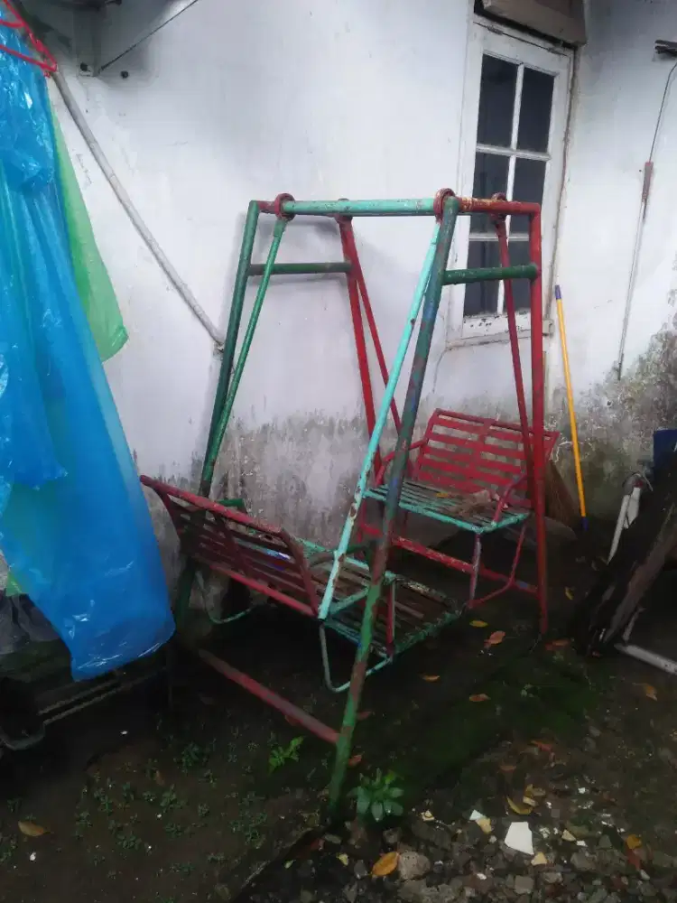 Ayunan anak bahan besi masih terawat