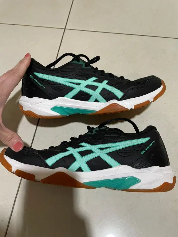 Sepatu Preloved ASICS Gel Rocket 11 Sepatu Olahraga