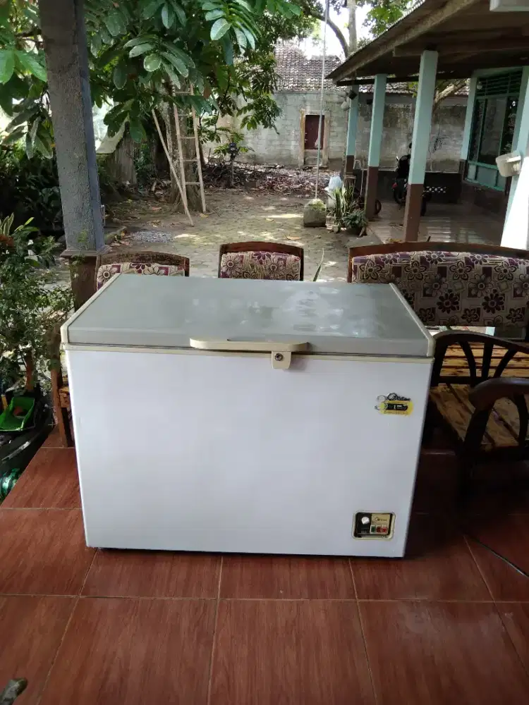 Freezer box 400 liter istimewa