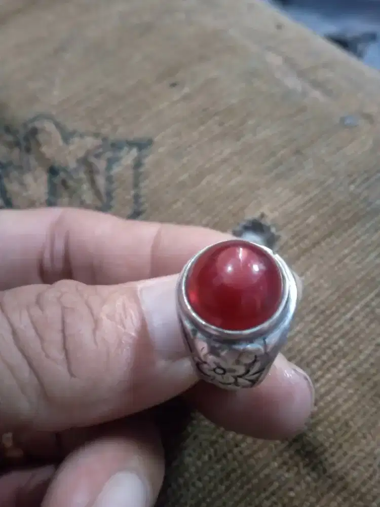 Batu akik merah siem mata