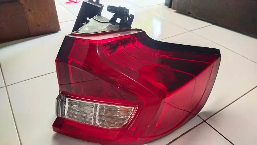 Lampu Belakang New Ertiga GX 2021 (kanan)