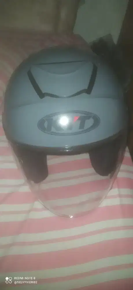 Helm kyt original kondisi baru