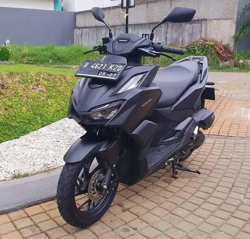 Motor Honda Vario 160 CBS Black Matte - Low KM - Kondisi Istimewa