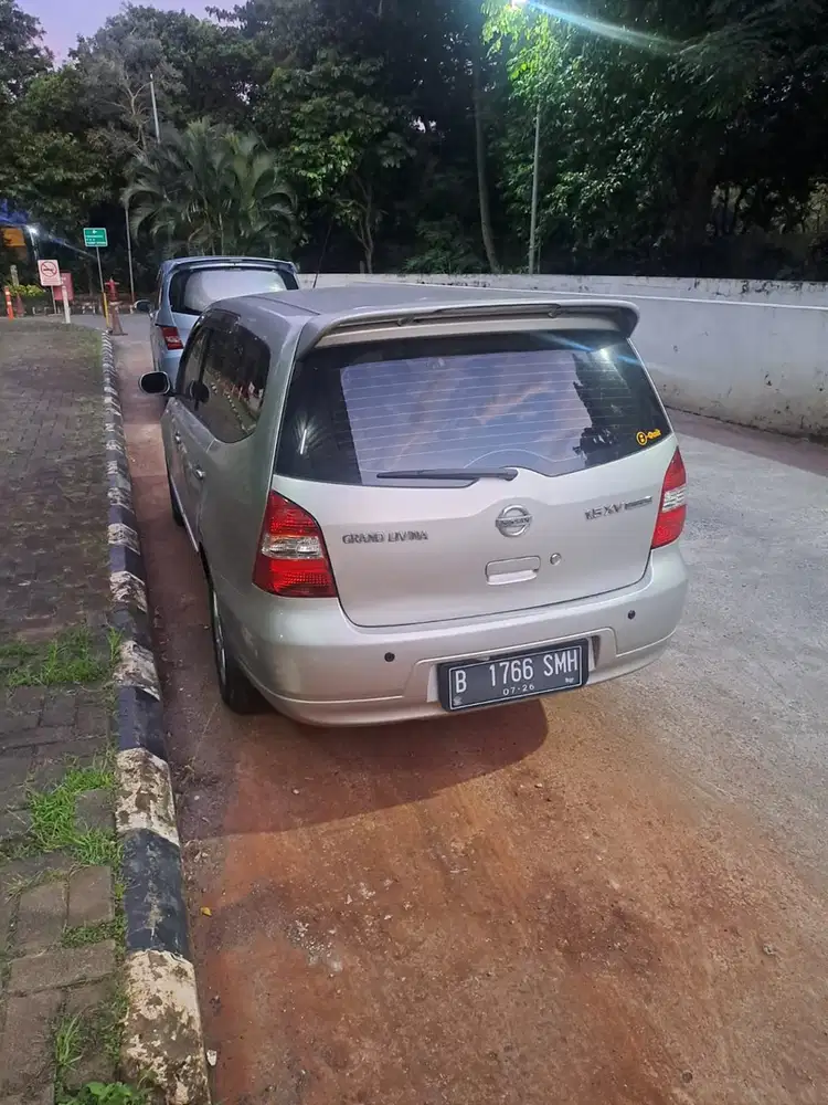 Nissan Grand livina 2011 Bensin