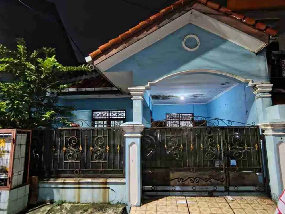 Di jual ramah ukuran 8x18 4 kamar tidur 3 kamar mandi 2 lantai