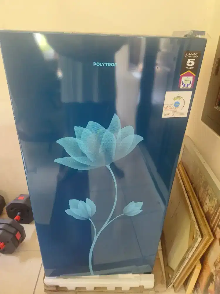 Lemari es Polytron