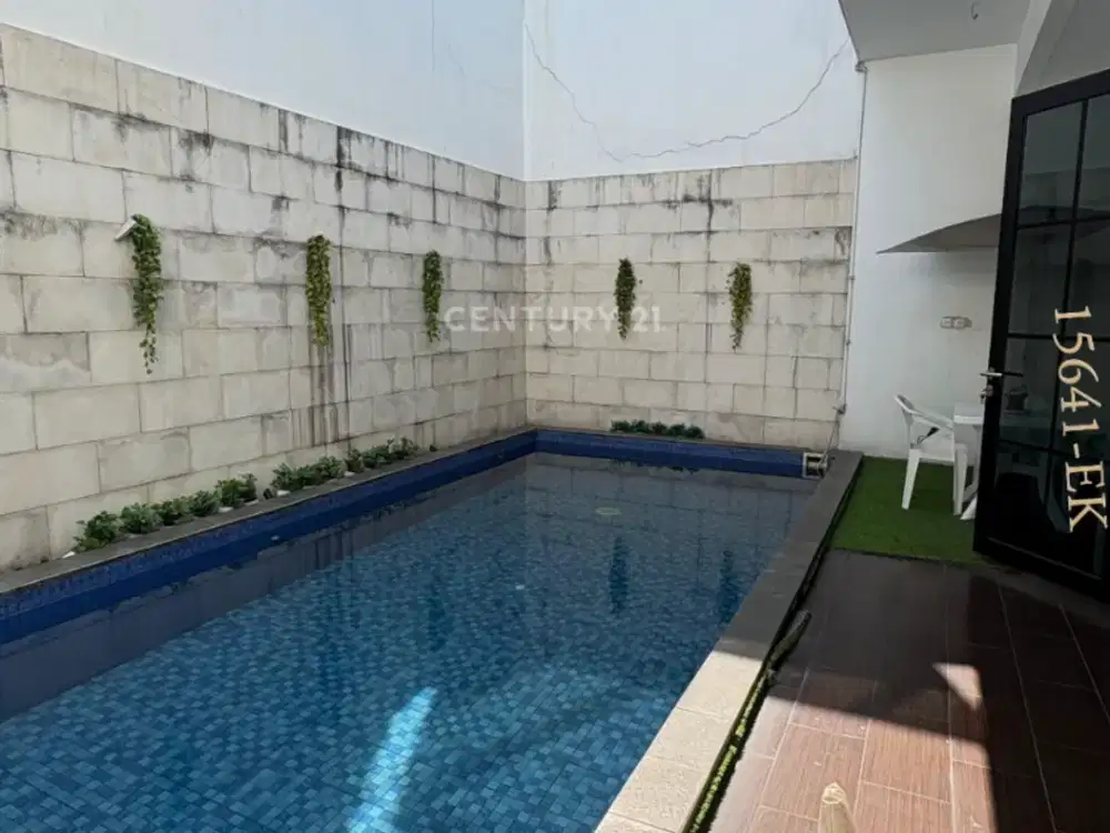 Dijual Rumah Siap Huni Ada Kolam Renang Lokasi dekat STAN Bintaro Sektor 5