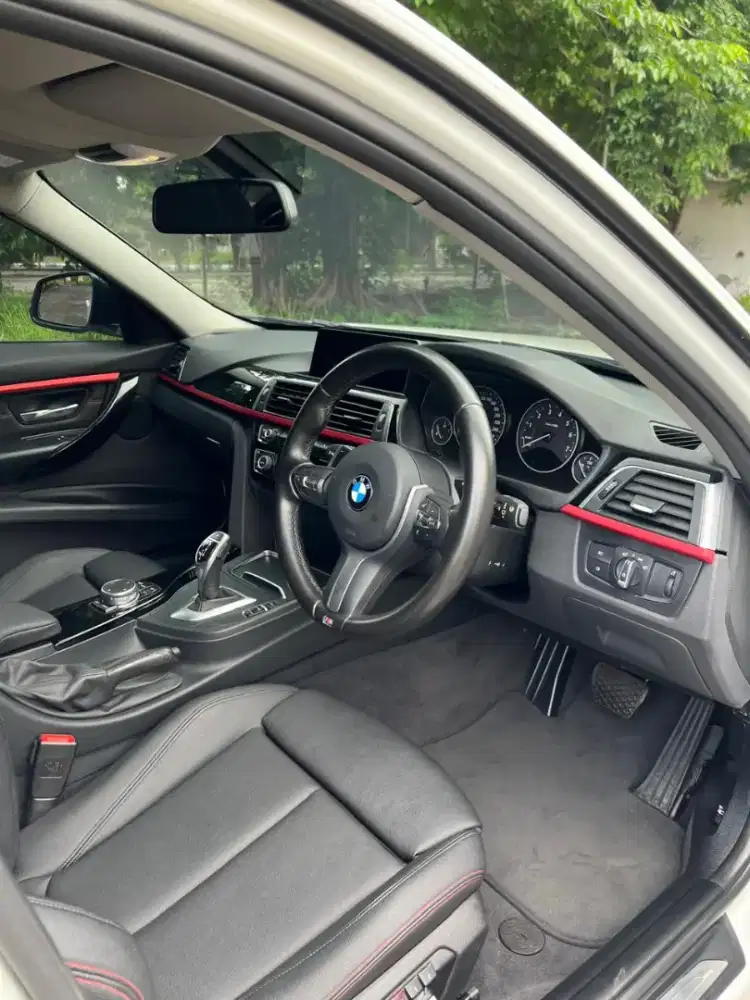 BMW F30 LCI  jalan cuma 5000KM setahun.