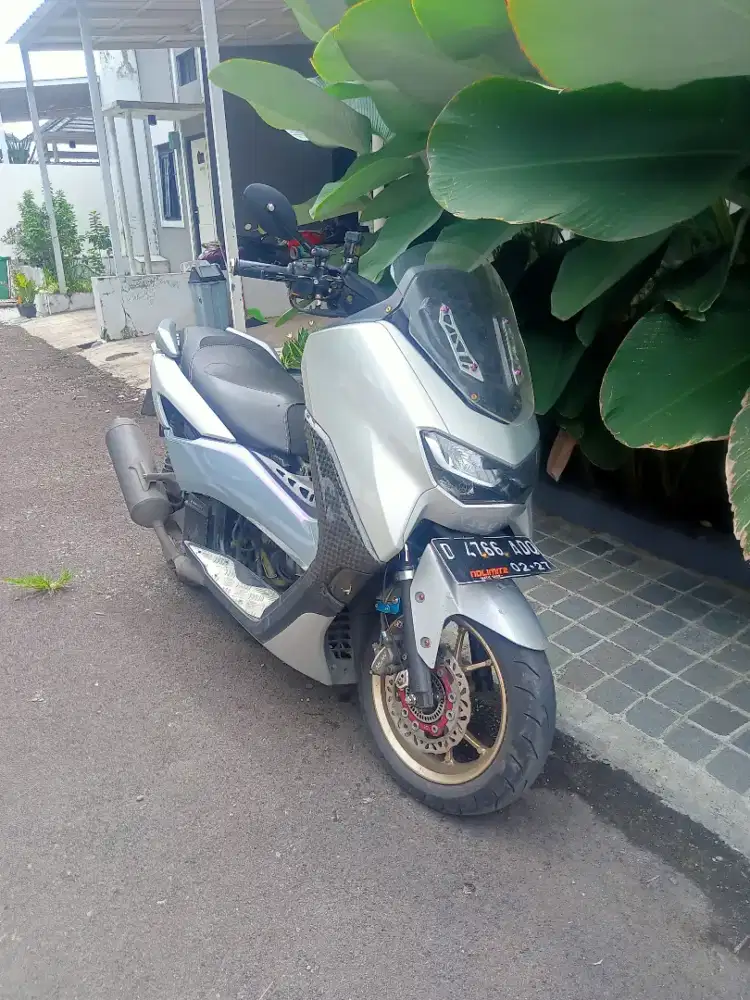 Nmax new ABS tahun 2022 warna silver lembayung ungu