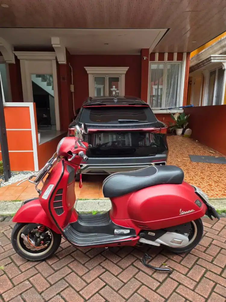 Vespa GTS Super 150 2018 Matte Red KM 13rb Bitubo + Zelioni + Top Box