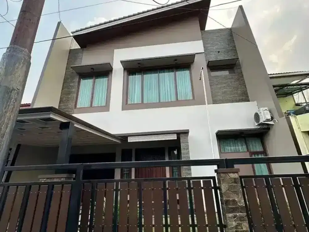 Rumah Cantik Tropis di Komplek Billymoon Pondok Kelapa