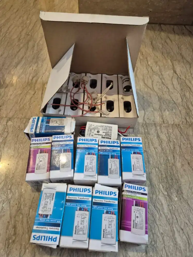 PHILIPS ET-E 60W 220-240V ELECTRONIC TRANSFORMER w/ socket, 11pcs