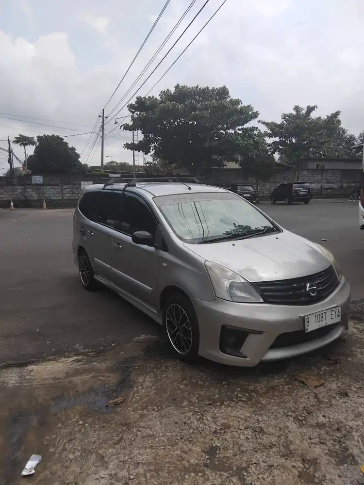 DI jual Nisan grand livina 2009 mt