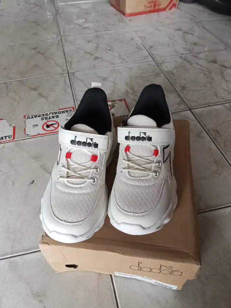 Diadora sepatu anak