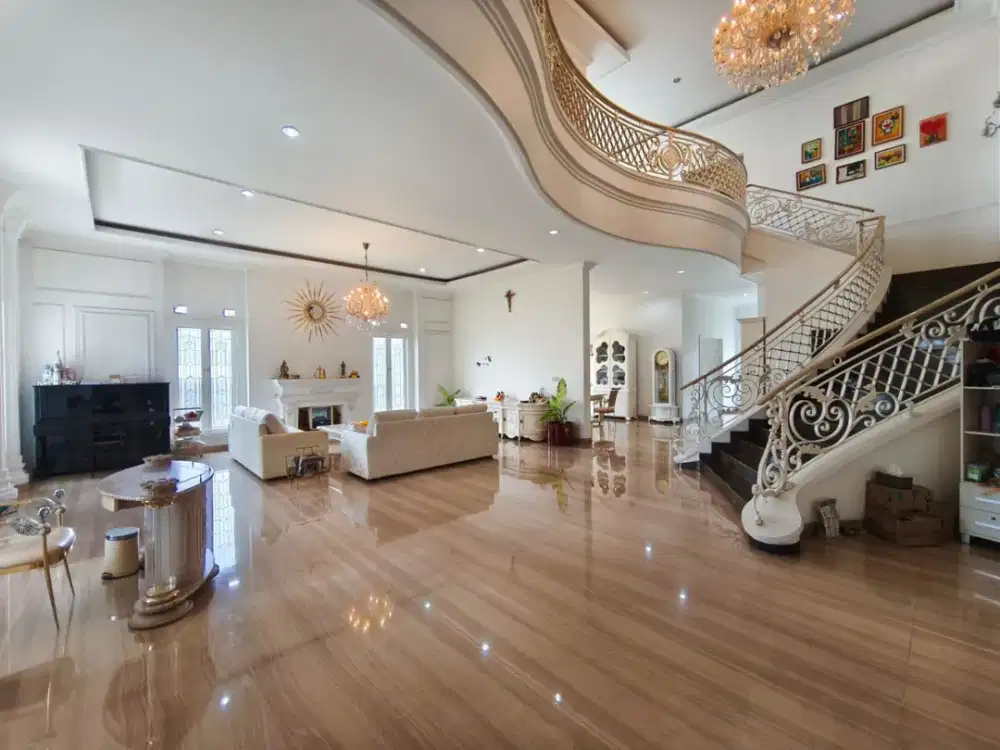 Dijual Rumah Mewah Premium di Setraduta Bandung
