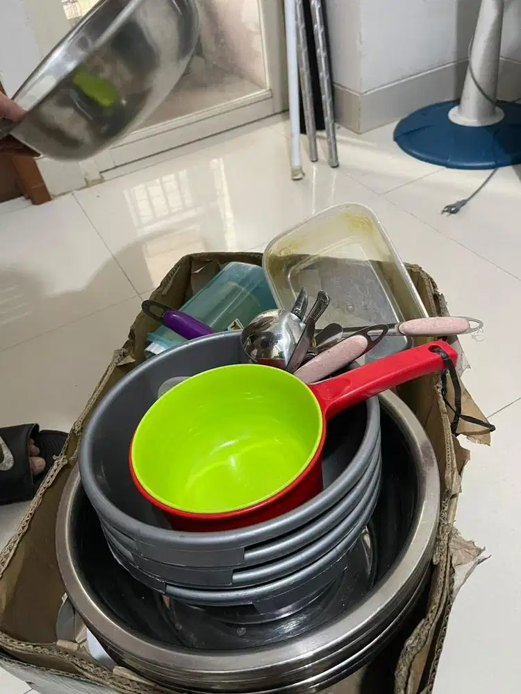 Dijual piring, sendok, dll peralatan bekas jual padang