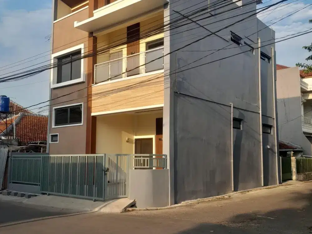 Rumah Modern Minimalis 2,5 Lantai dengan Konsep Tropical Modern di Kopo Permai