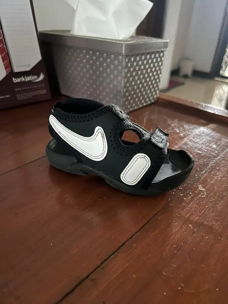 Sepatu bayi nike sunray adjust 6 ( kanan saja)