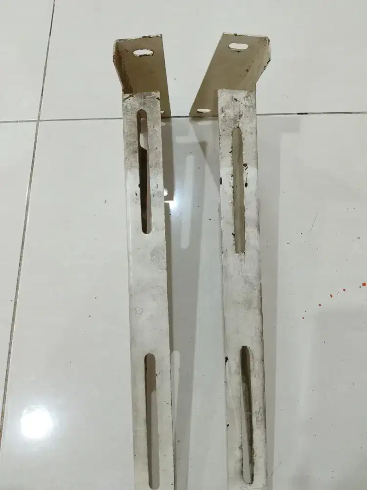 Jual besi dudukan AC