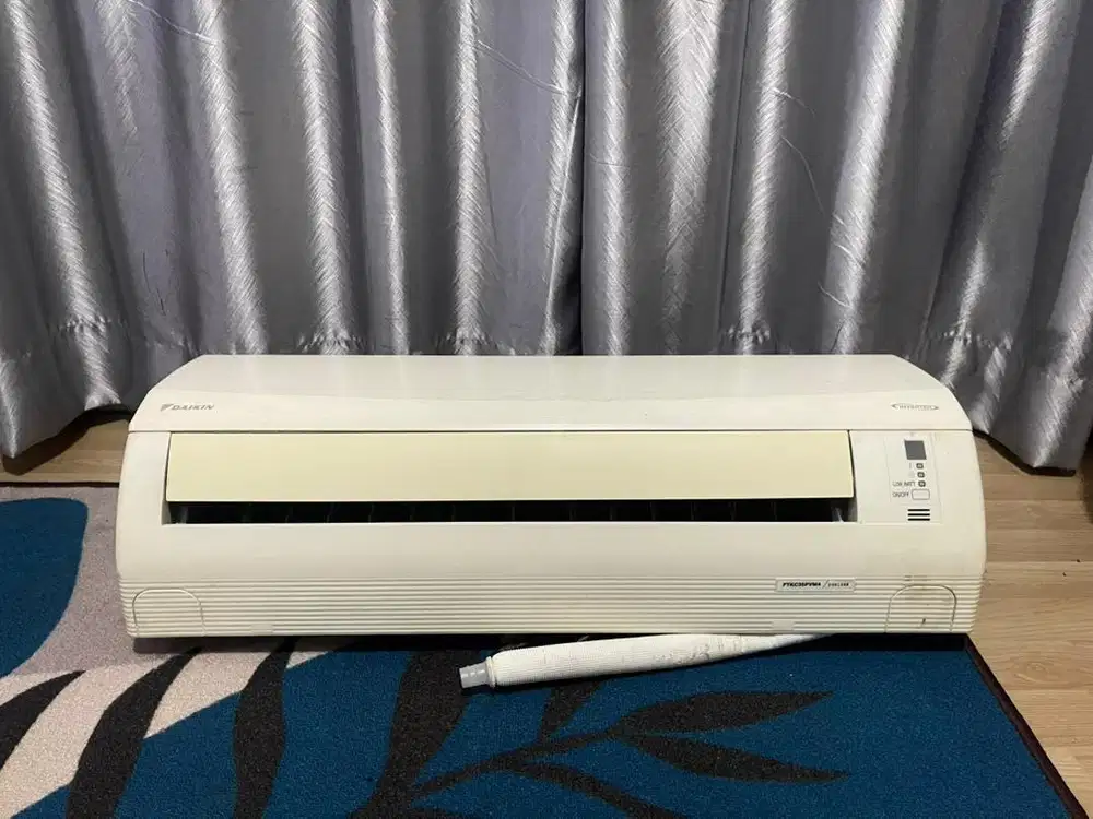 Ac Daikin inverter indoornya aja 1/2 pk mulus