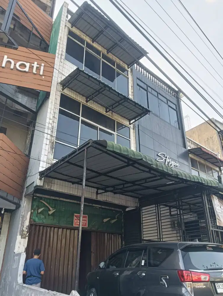 Ruko SM Raja Depan UISU 3.5 Lantai Disewakan siap huni