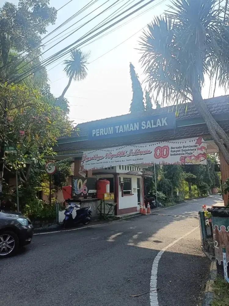 DIJUAL CEPAT Rumah hook di Taman Salak Madiun