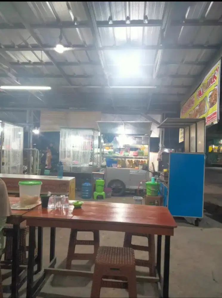 Dibutuhkan karyawan buat masak nasi goreng