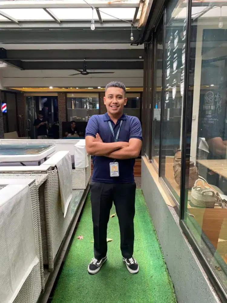 Cari kerjaan apa aja, yang penting kerja, info lokernya ka :)