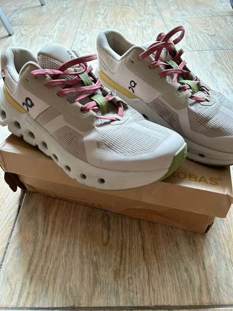 Sepatu On LA Walkgood