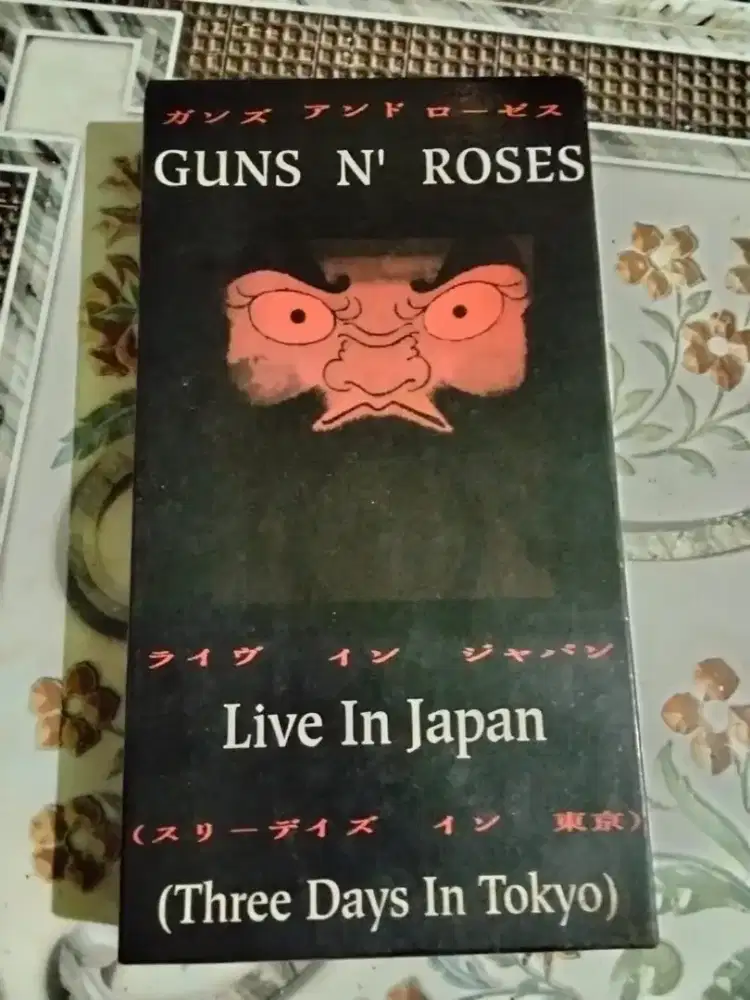 CD guns and roses konser live tokyo