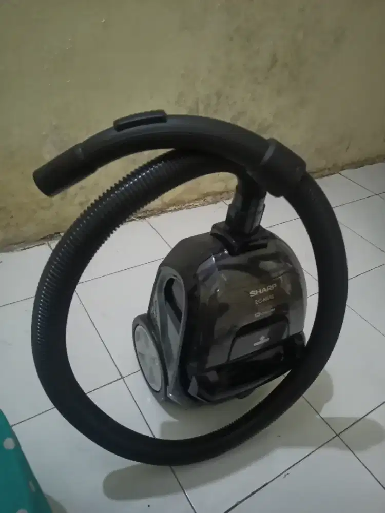Vacumm Cleaner merk Sharp