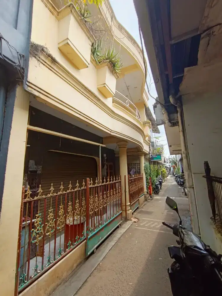 Rumah 2 lantai di Kedoya Jakarta Barat