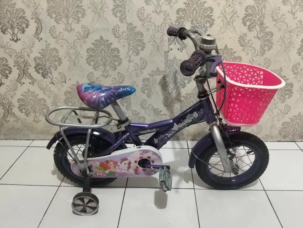 sepeda family anak ukuran 12untuk umur 3-4 tahun