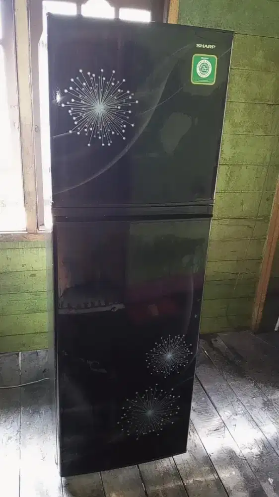 Kulkas 2pintu Sharp kirei,siap pakai,no minus.