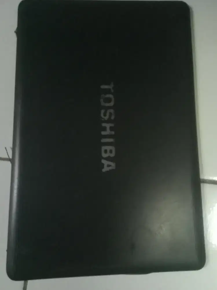 Jual casing atau frame lcd Toshiba satelit C640 kondisi 90% .