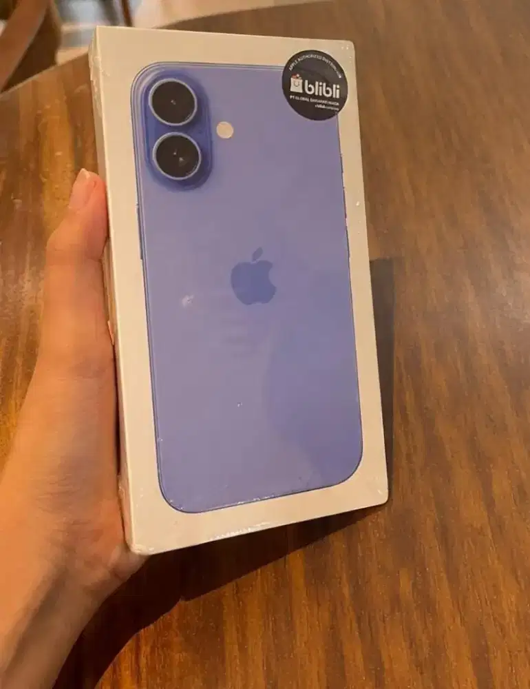 iPhone 16 128GB ultramarine