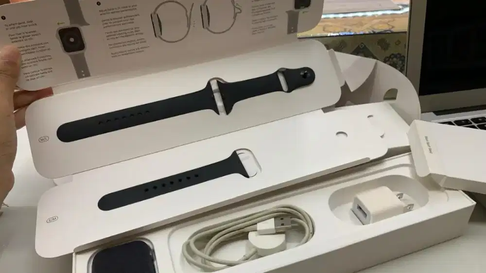 Apple Watch Series 5 - Space Gray Alumunium Case