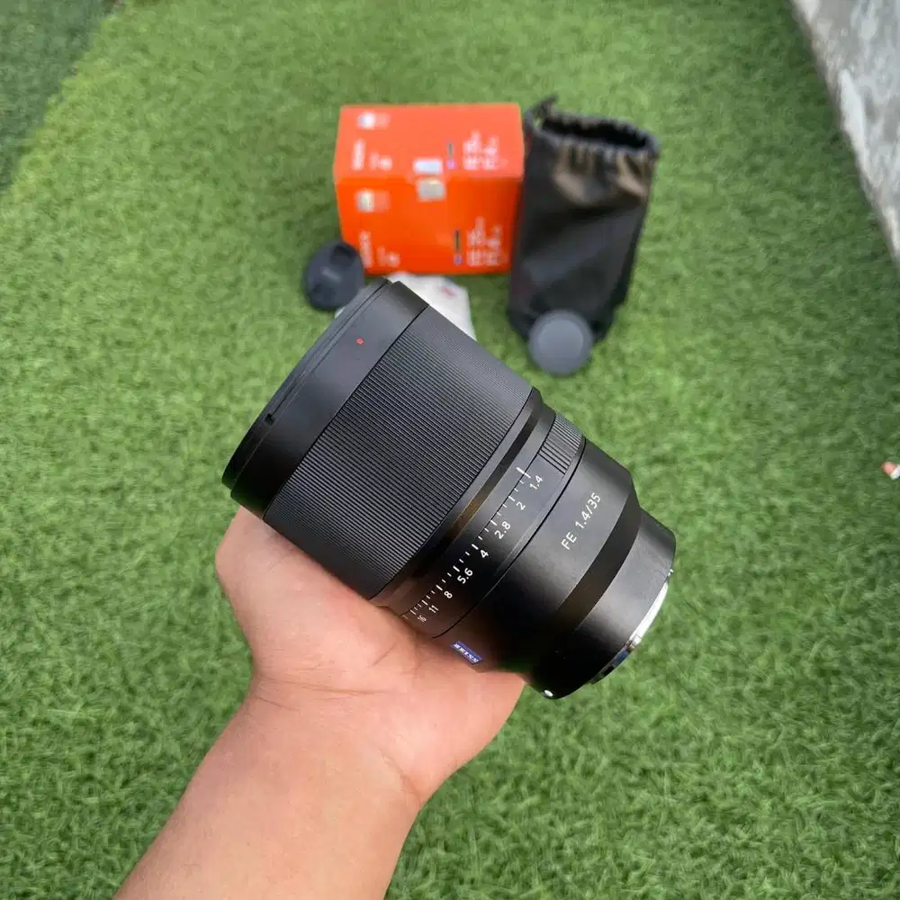 Lensa Sony FE 35mm F1.4 Zeiss ZA Distagon T Fullset Dus Box Like New