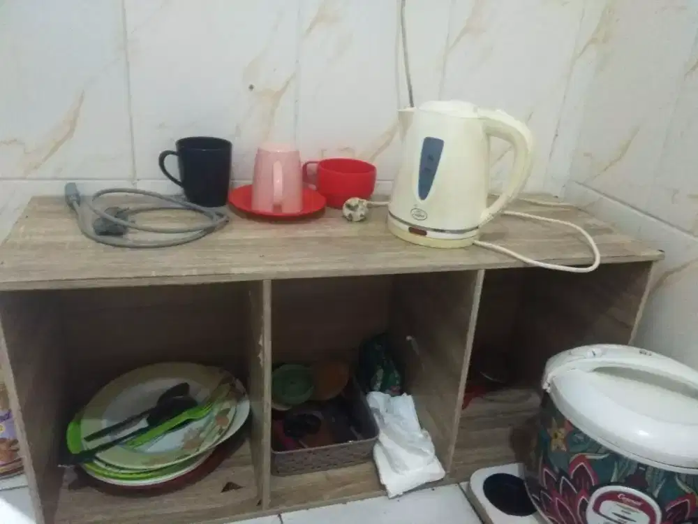 LEMARI KAYU/ MEJA KAYU / PENYIMPANAN