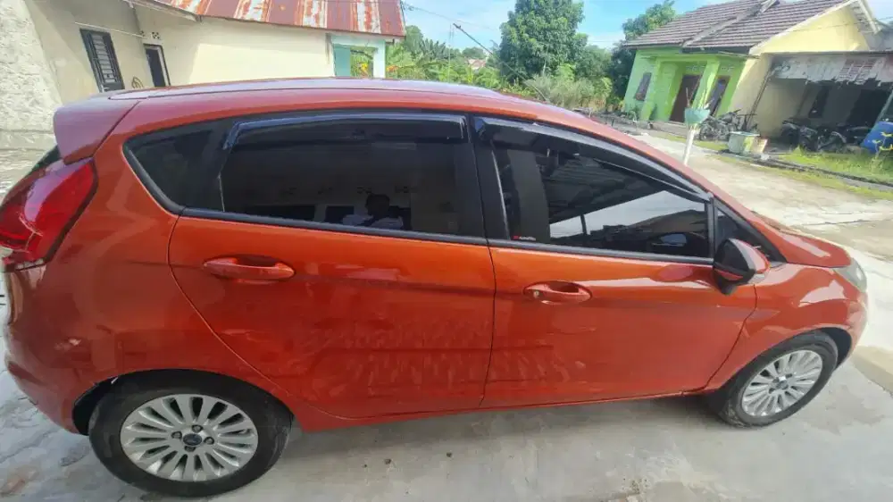 Dijual mobil Ford fiesta murah