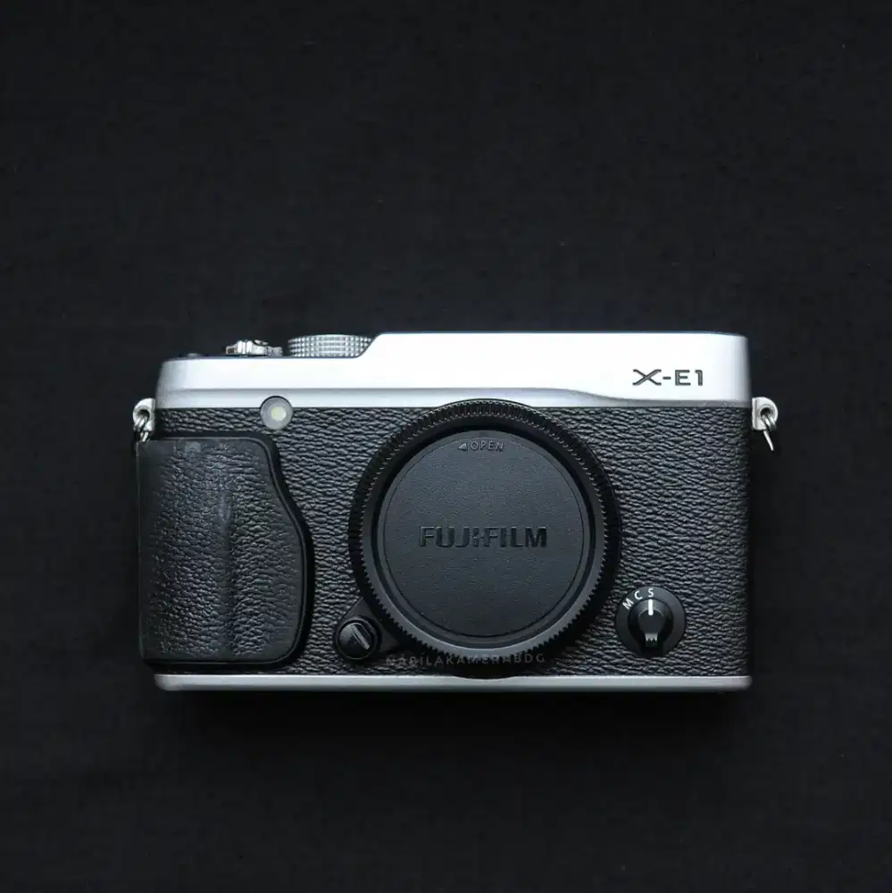 FUJIFILM XE1 X-E1 BODY ONLY