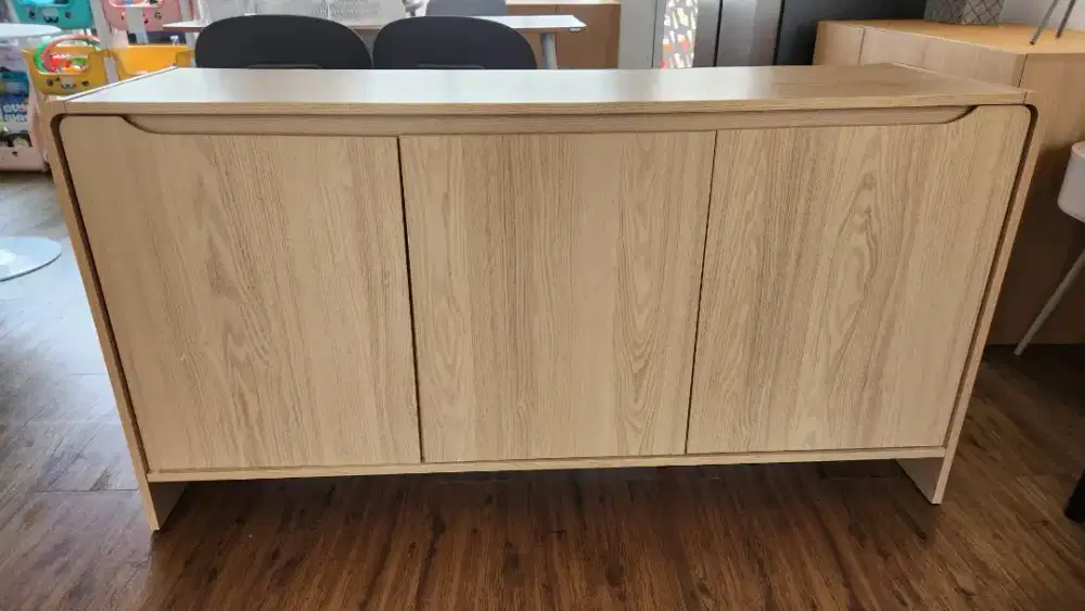 Lemari Raphael oak 2 credenza 1 meja tv kondisi 90 persen eks ekspor