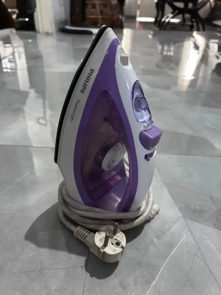 Setrika Philip uap 400W