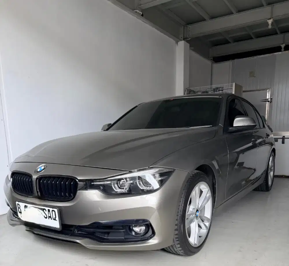 BMW 320i CKD AT 2019 LOW KM