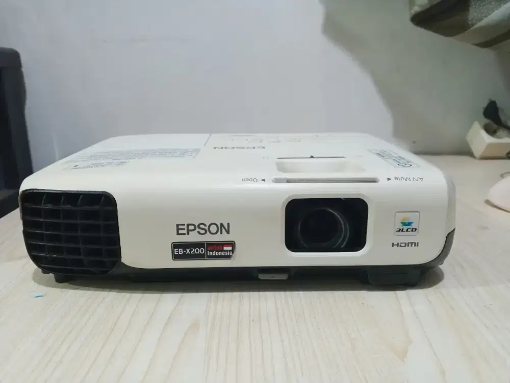 Proyektor epson eb x200 HDMI