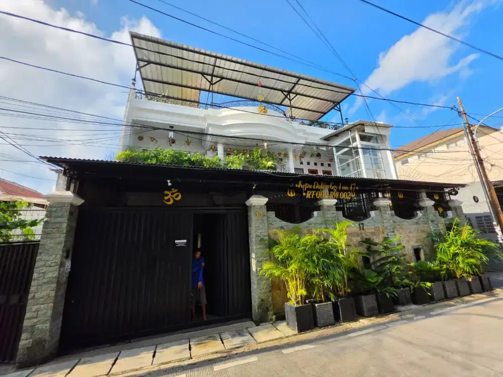 Dijual Rumah Luas 3 Lantai Super Strategis di Kemayoran – Cocok untuk Hunian & Kantor